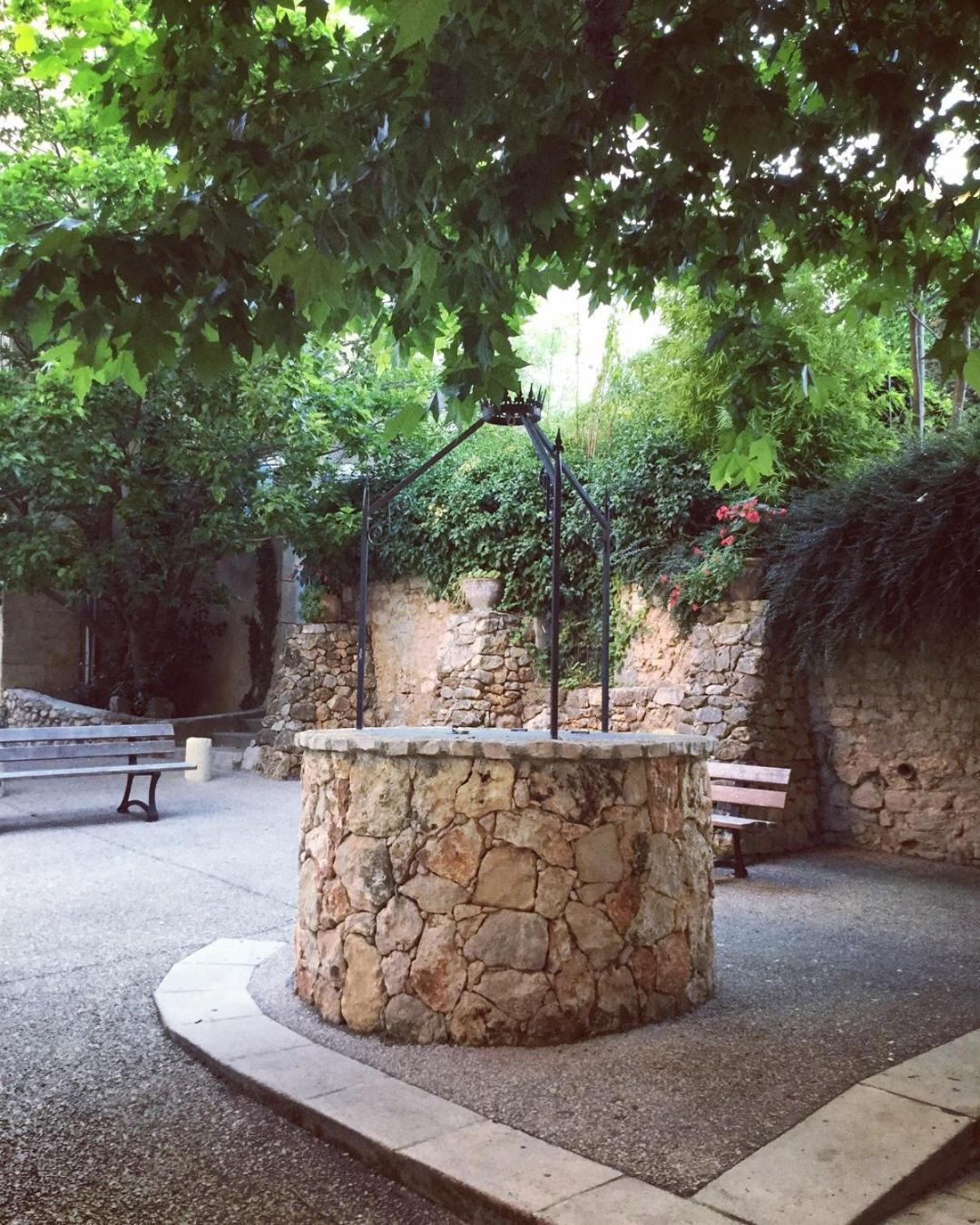 فندق Au Puits De La Fontaine Tavernes المظهر الخارجي الصورة