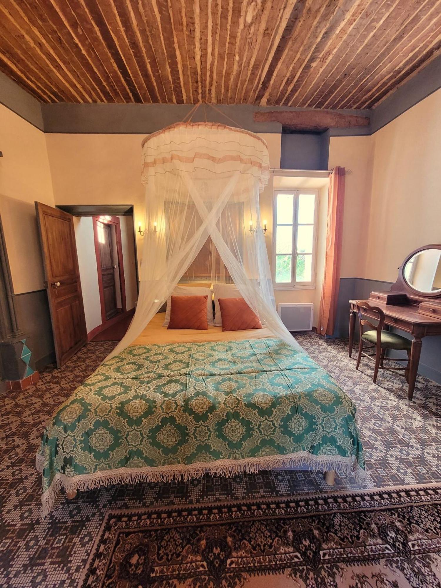 فندق Au Puits De La Fontaine Tavernes الغرفة الصورة