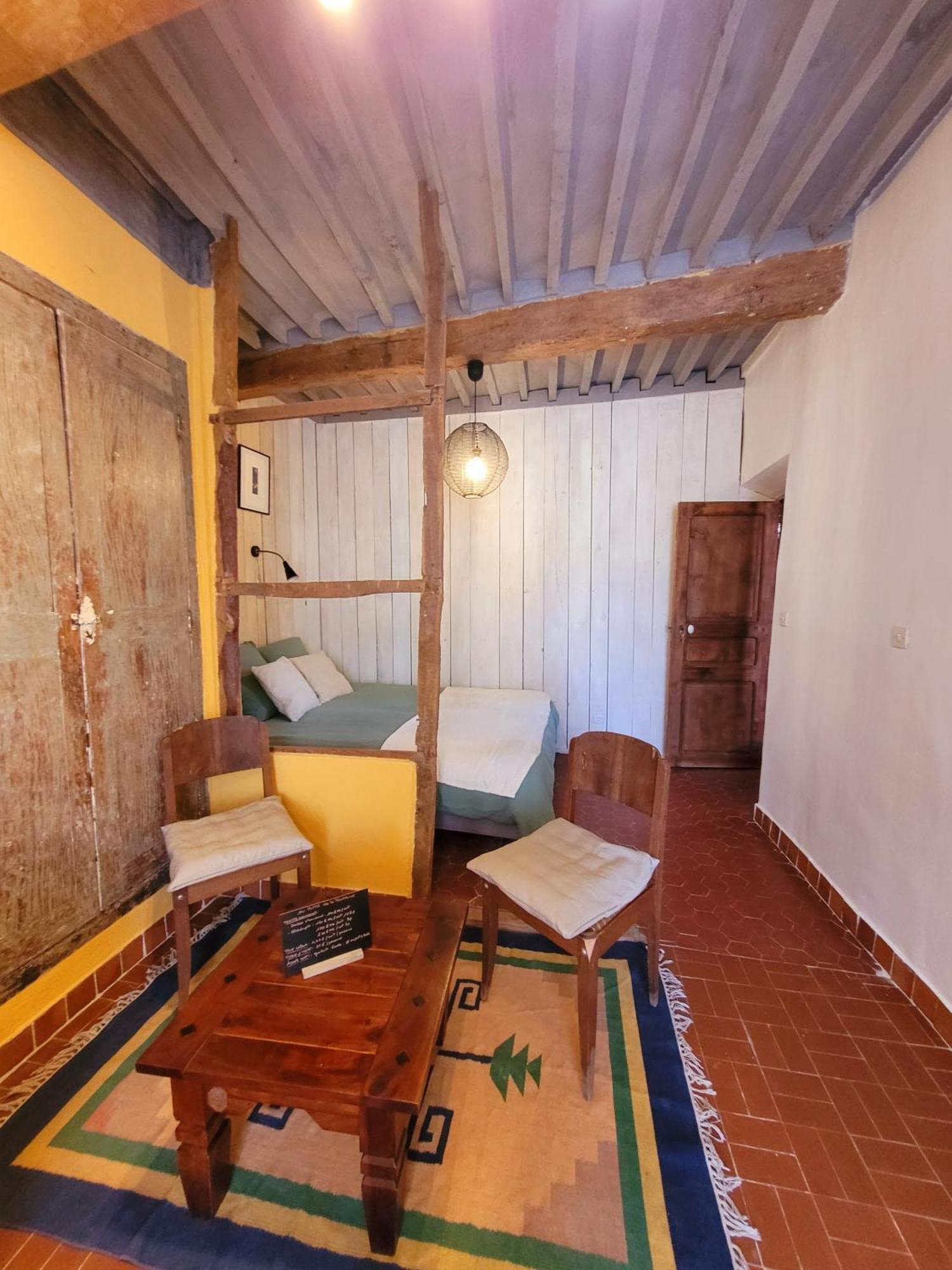 فندق Au Puits De La Fontaine Tavernes الغرفة الصورة